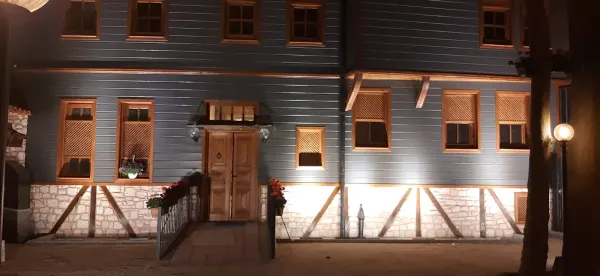 Ahşap Cephe Gece Aydınlatması