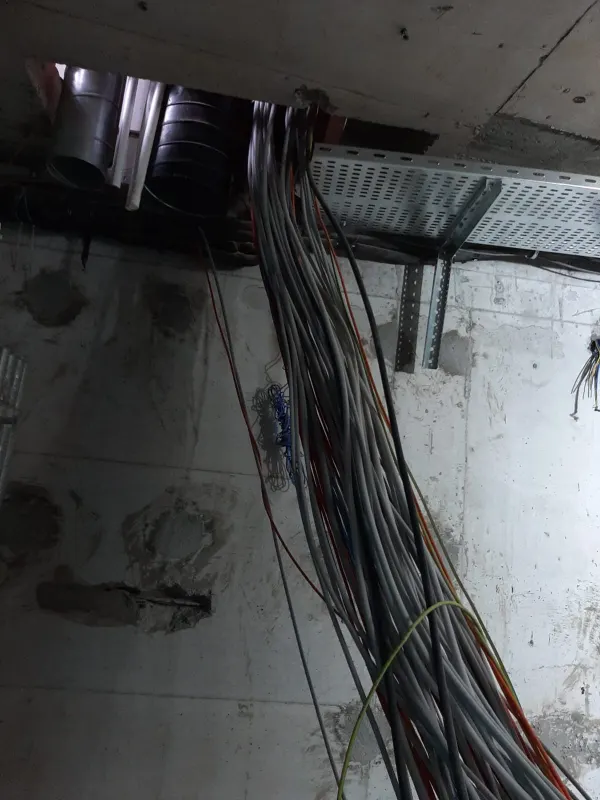 Elektrik Şaftı Kablo ve Boru Tesisatı