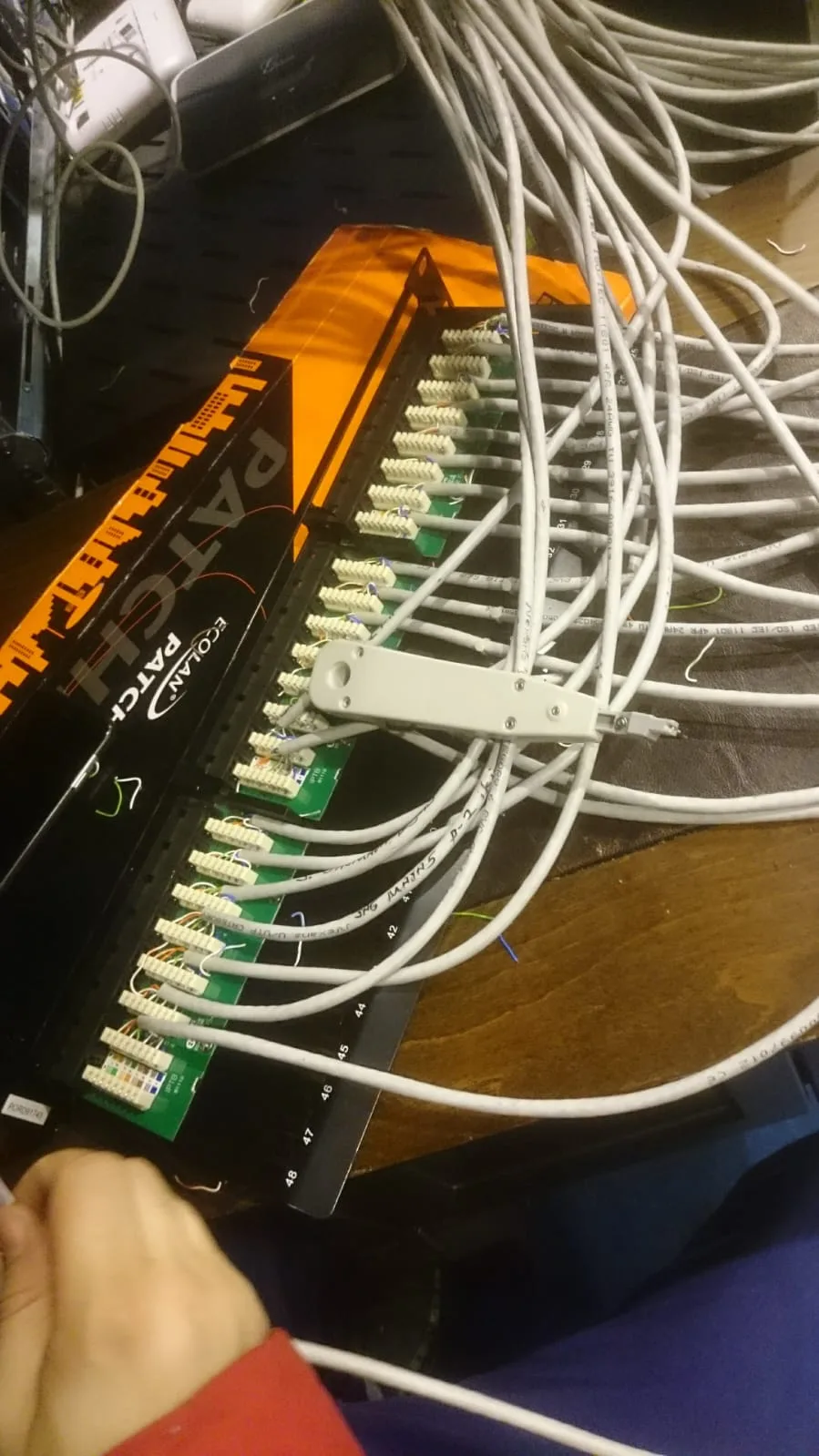Data Kabineti Patch Panel Sonlandırması