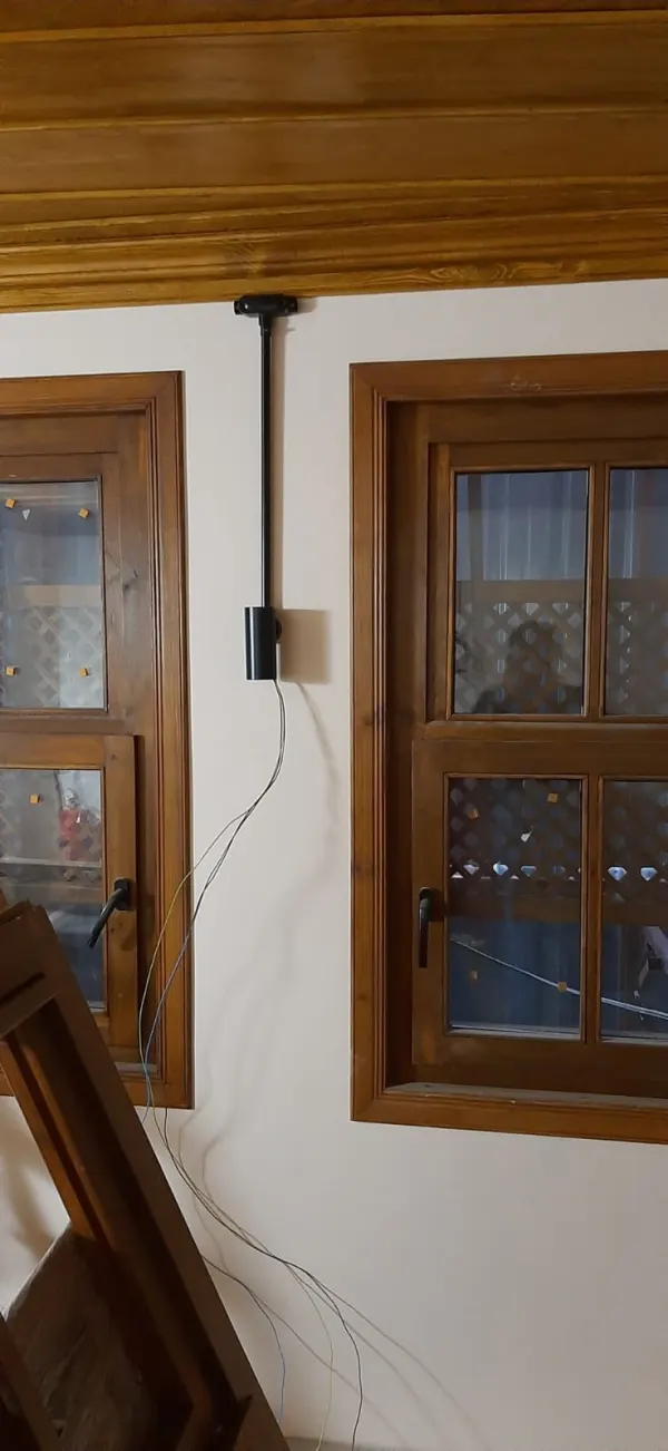 Pencere Arası Sıva Üstü Elektrik Tesisatı